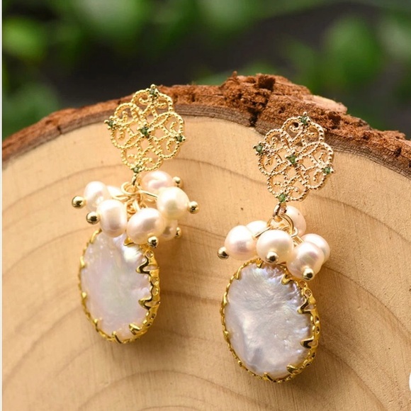 Baroque‎ Pearl and Freshwater Pearl Earrings in pull out box - Picture 1 of 5